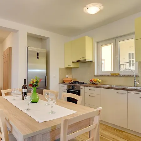 Komfortable Ferienwohnung Mit Klima, Wlan, Grill Und Das Nur Wenige Minuten Vom Kap Kamenjak * Premantura
