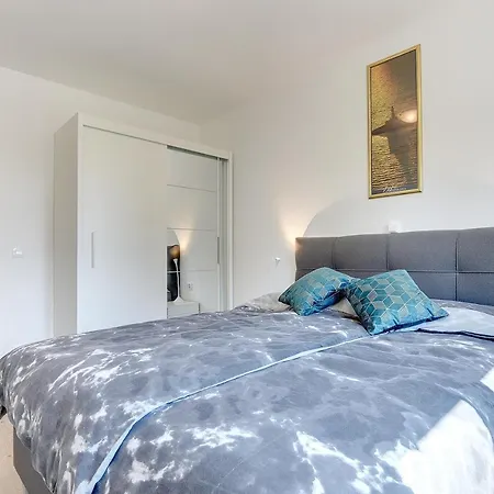 Komfortable Ferienwohnung Mit Klima, Wlan, Grill Und Das Nur Wenige Minuten Vom Kap Kamenjak *