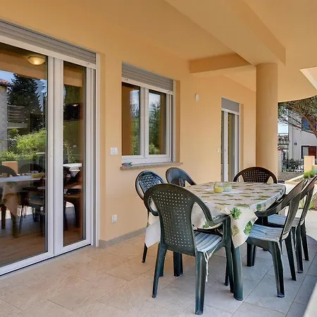 Komfortable Ferienwohnung Mit Klima, Wlan, Grill Und Das Nur Wenige Minuten Vom Kap Kamenjak