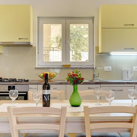 Komfortable Ferienwohnung Mit Klima, Wlan, Grill Und Das Nur Wenige Minuten Vom Kap Kamenjak Apartment Premantura